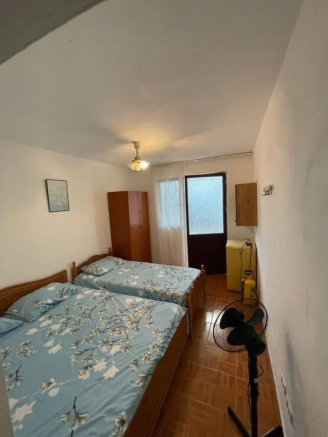 Nana'S Rooms Durres Guest house